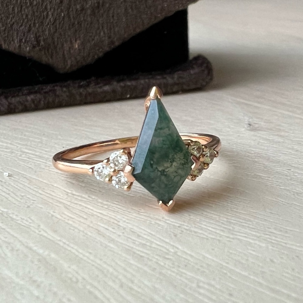 Size 9 14k rose gold moss agate kite ring and Moissanite diamonds on each side